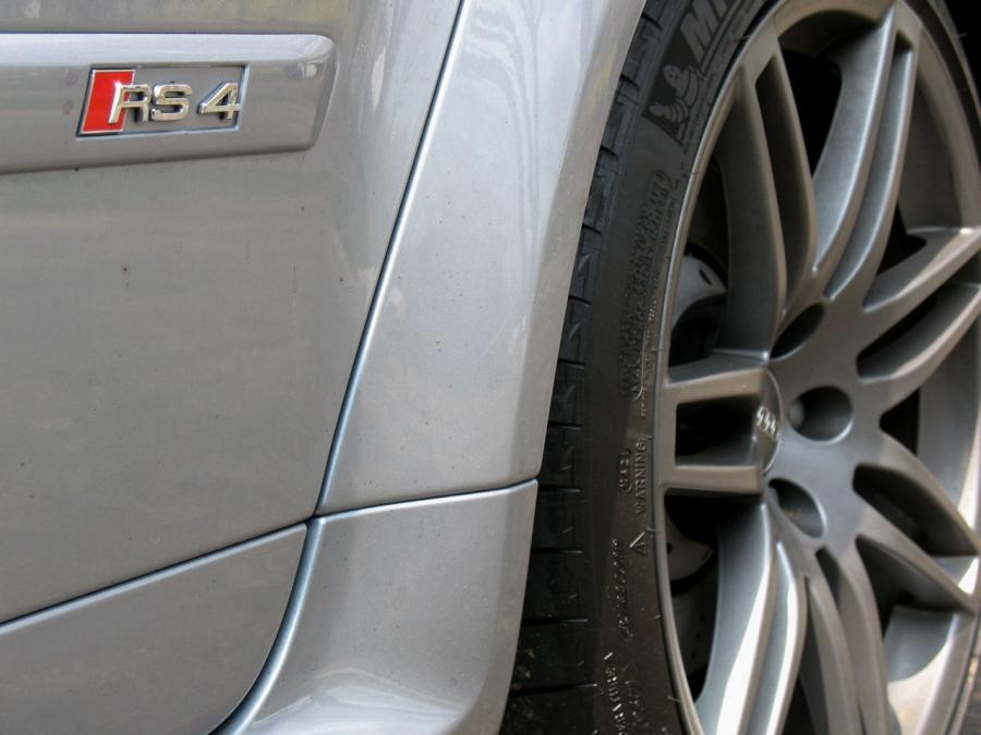 Колеса Audi RS4 Sedan (B7, 8E) 2005 года  (NA) (фото 6 из 45)